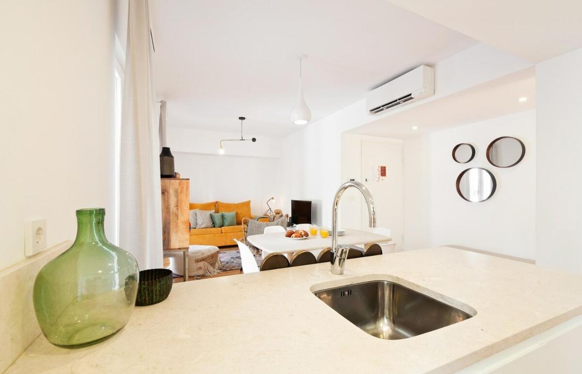 Mini-hôtel Bright 2 Bedroom With Parking In