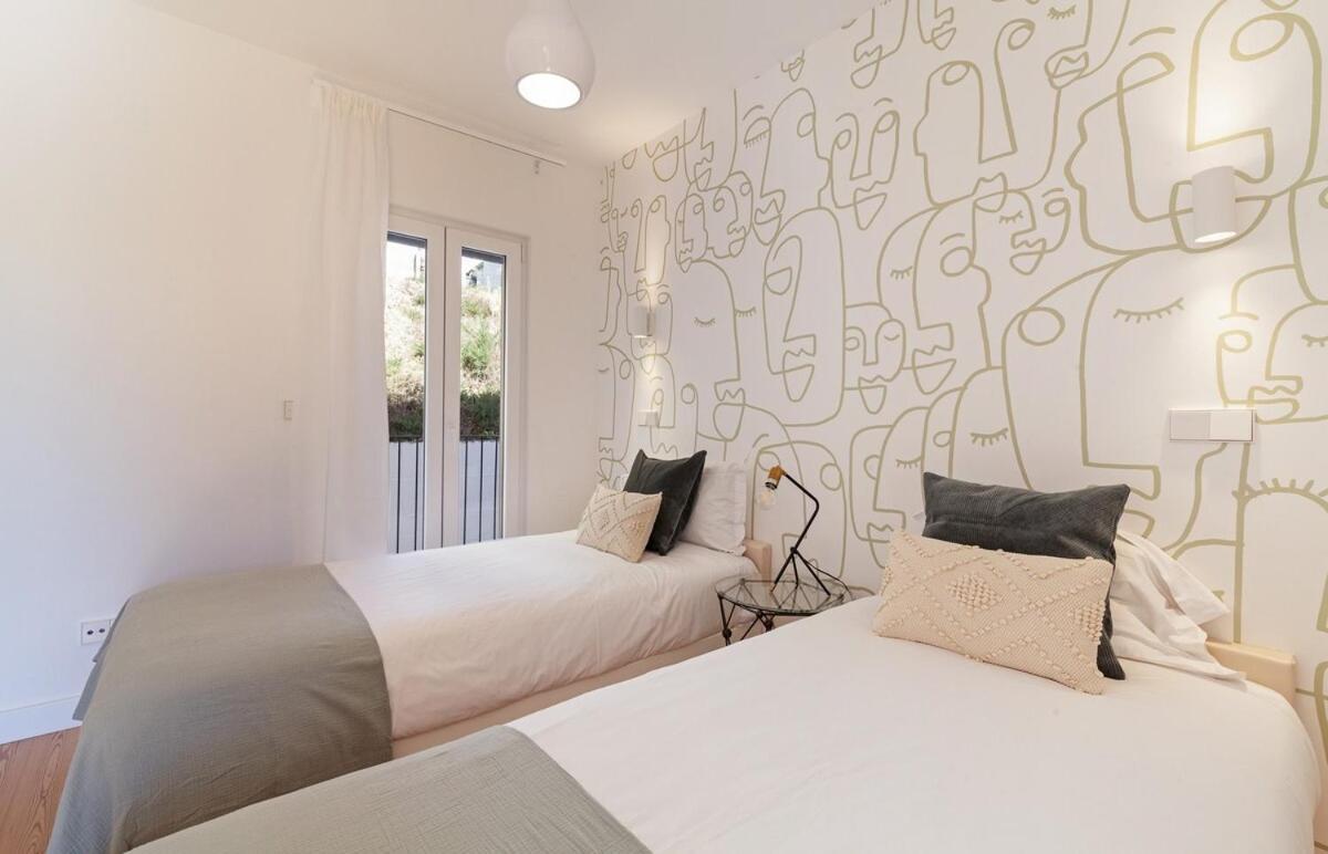 Bright 2 Bedroom With Parking In Mini-hôtel *