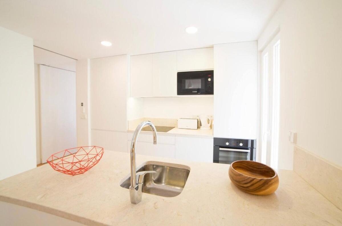Mini-hôtel Bright 2 Bedroom With Parking In