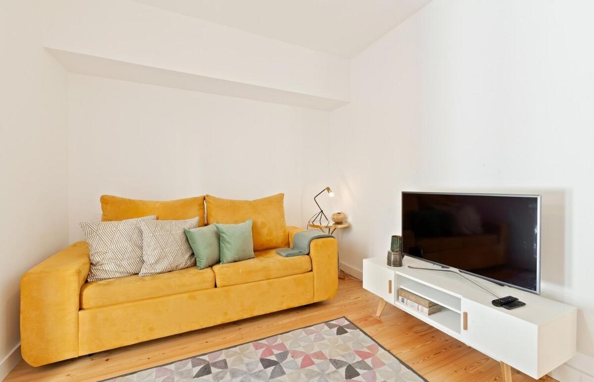 Bright 2 Bedroom With Parking In Mini-hôtel *