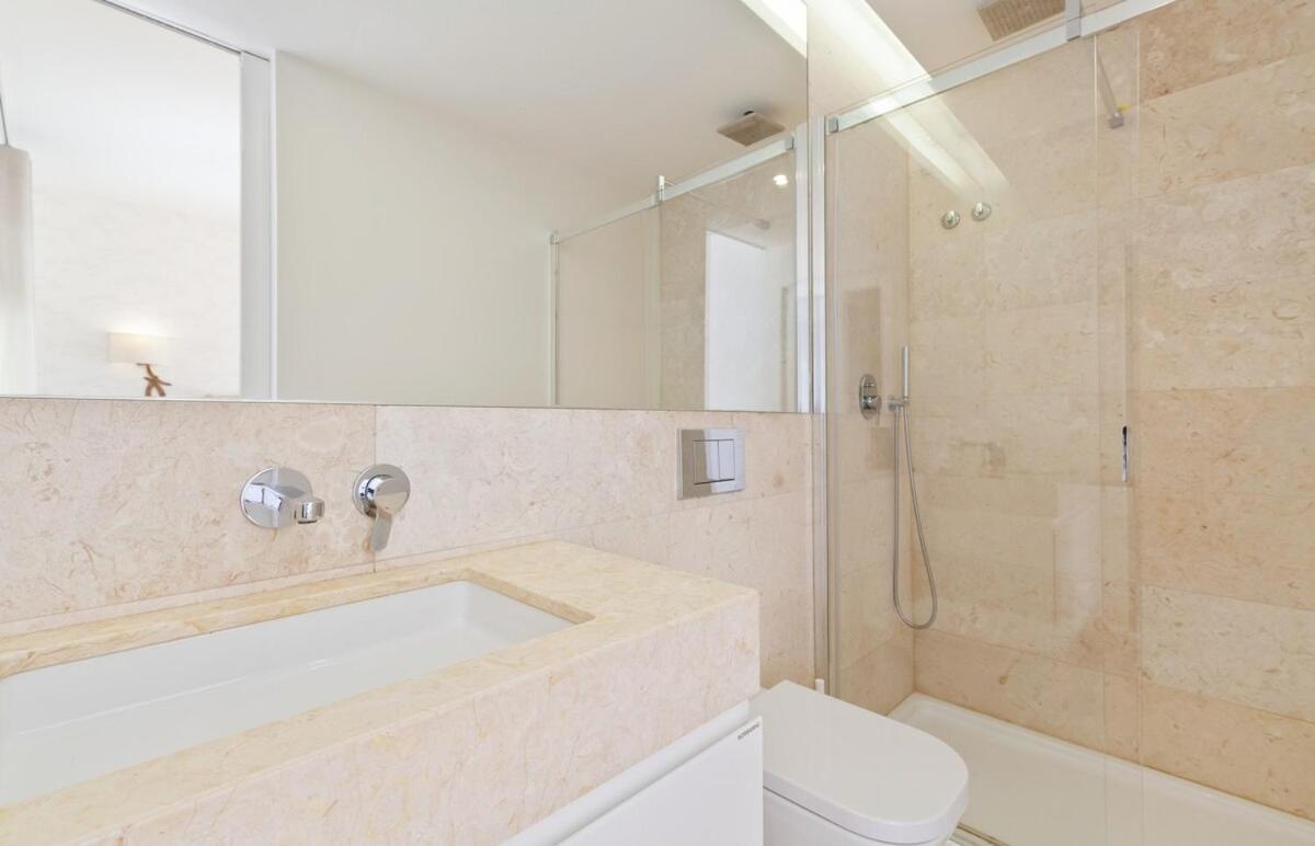 Bright 2 Bedroom With Parking In Mini-hôtel