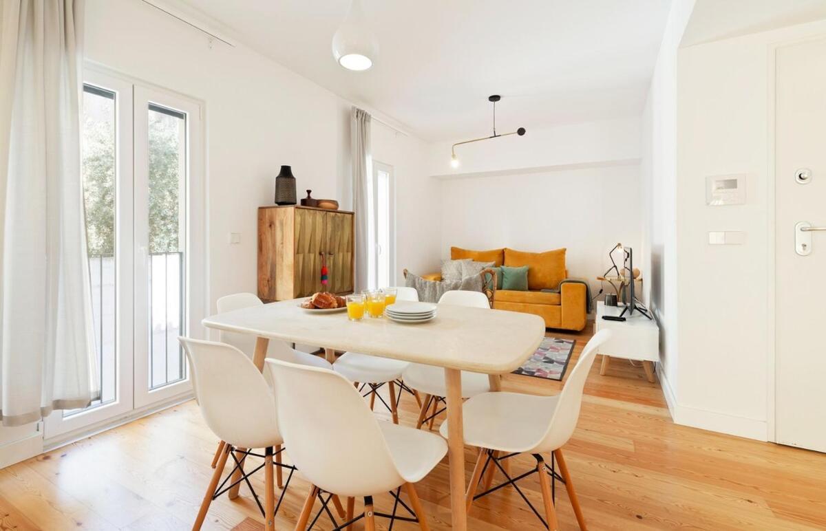 Mini-hôtel Bright 2 Bedroom With Parking In *