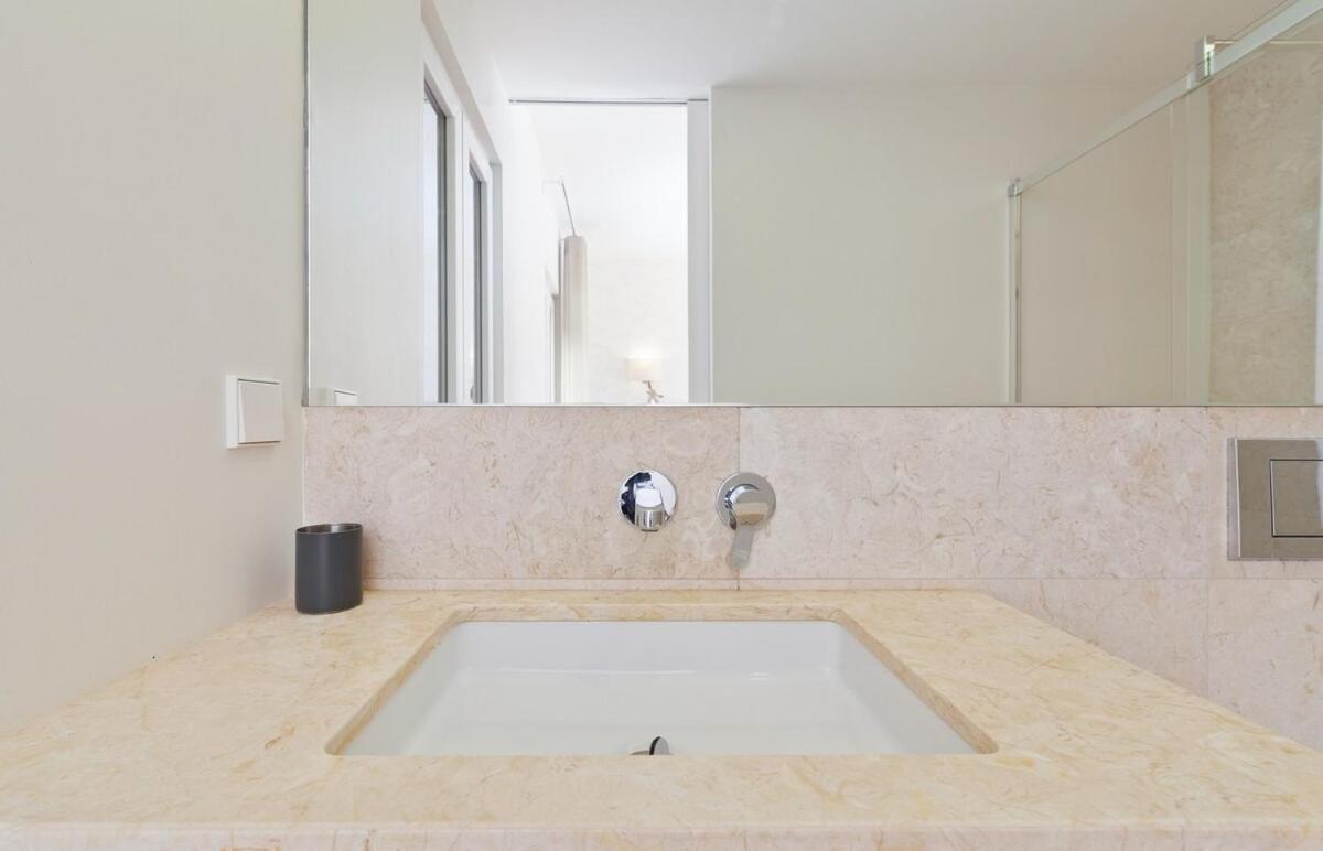 Bright 2 Bedroom With Parking In Kro